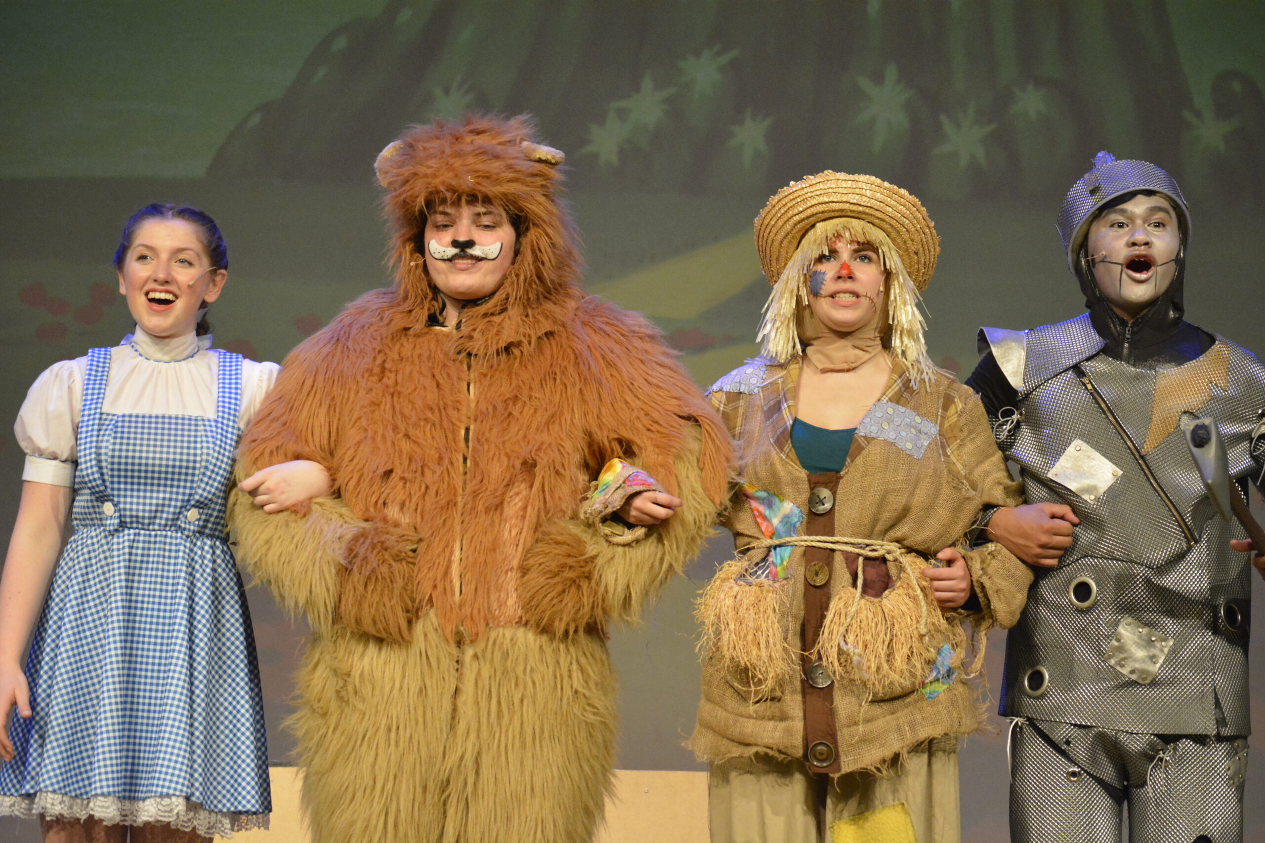 ArtSMART: cast of "The Wizard of Oz" performing on stage